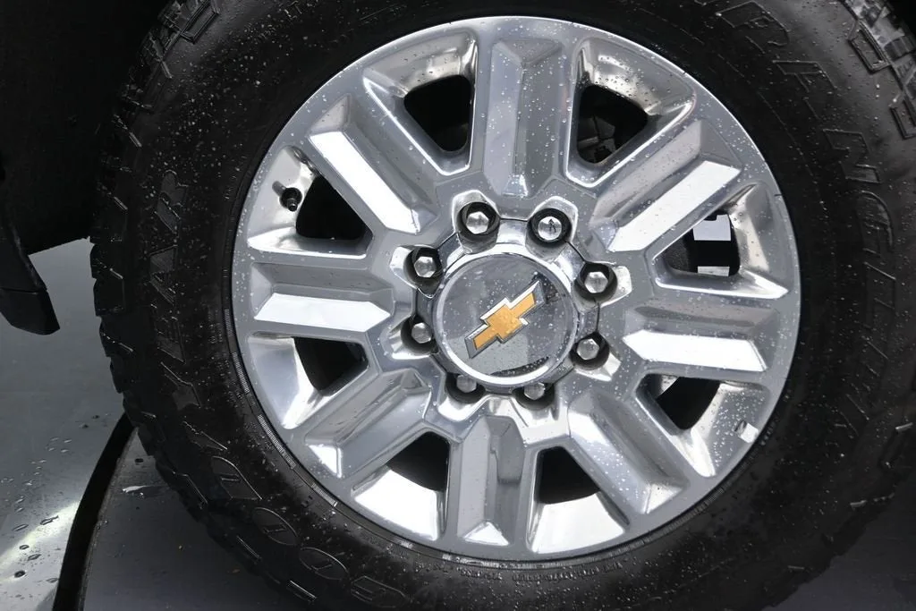 2024 Chevrolet Silverado 2500 HD High Country photo 11