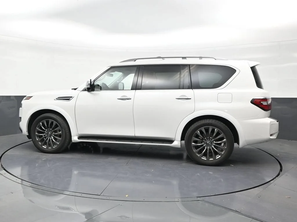 2023 Nissan Armada Platinum 2WD photo 2