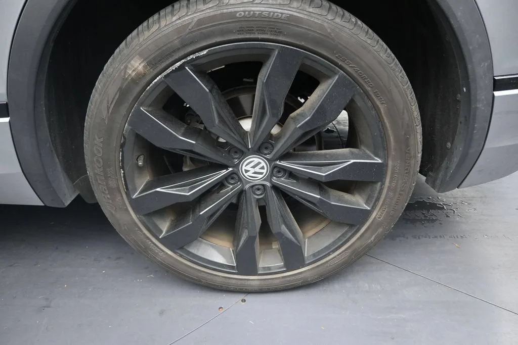 2021 Volkswagen Tiguan 2.0T SE R-Line Black photo 10
