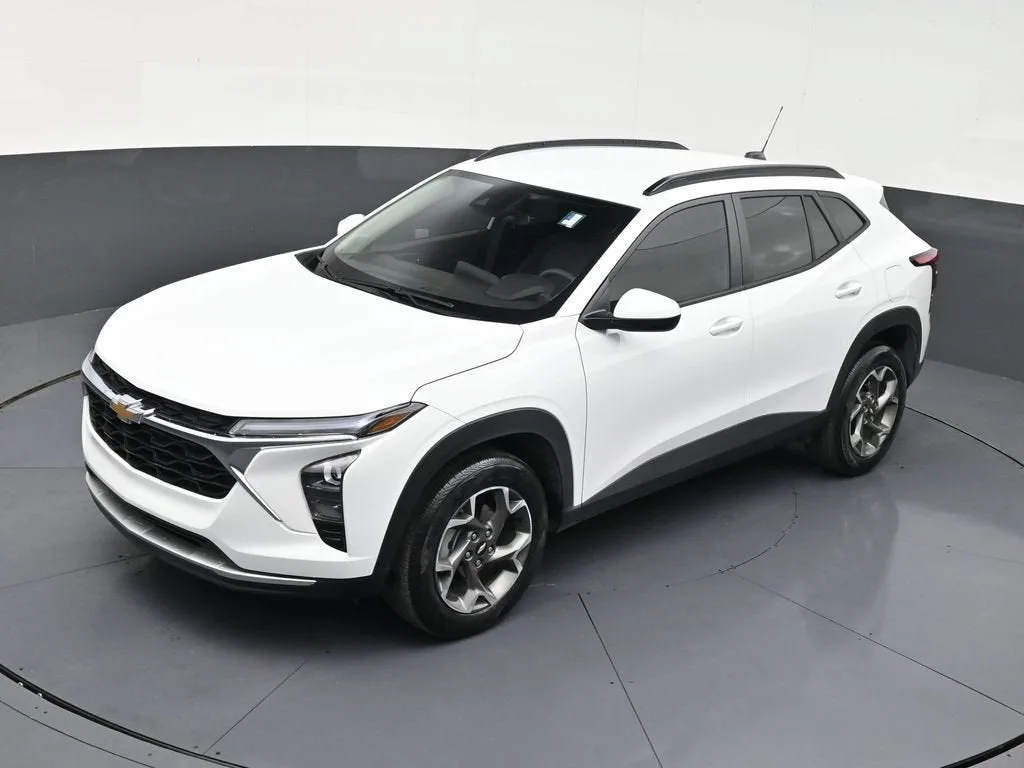 2024 Chevrolet Trax LT photo 9