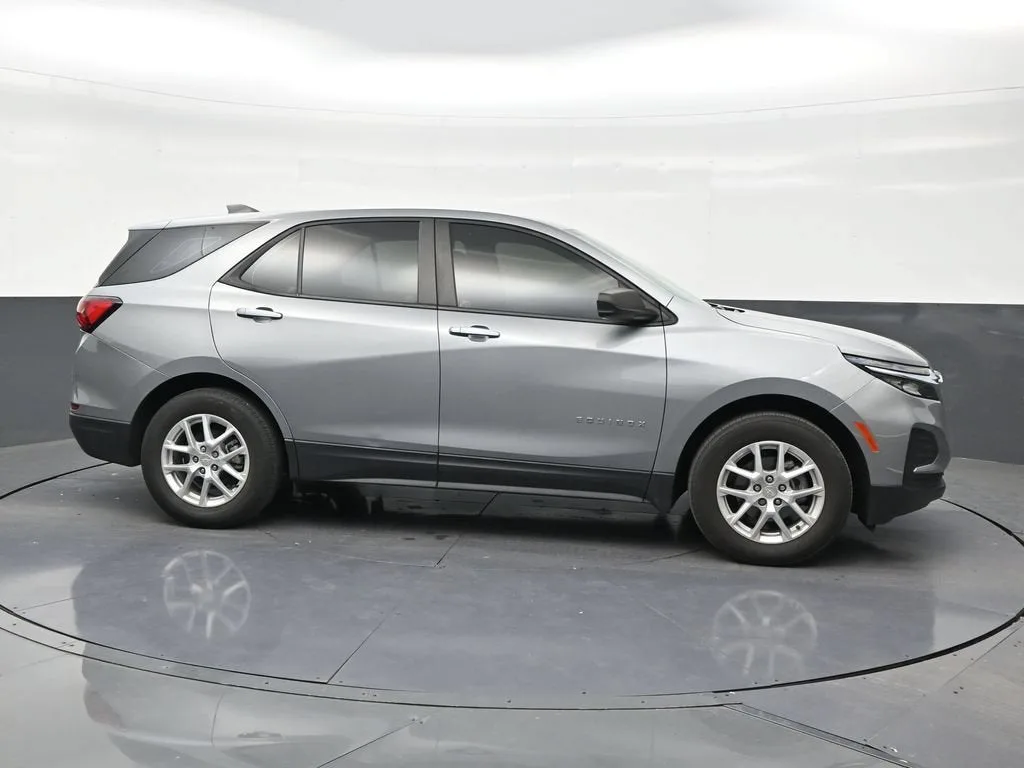 2024 Chevrolet Equinox LS photo 6