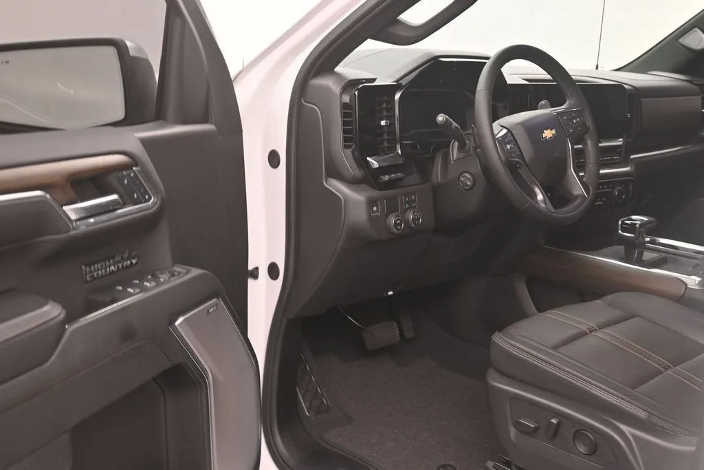 2024 Chevrolet Silverado 1500 High Country photo 11
