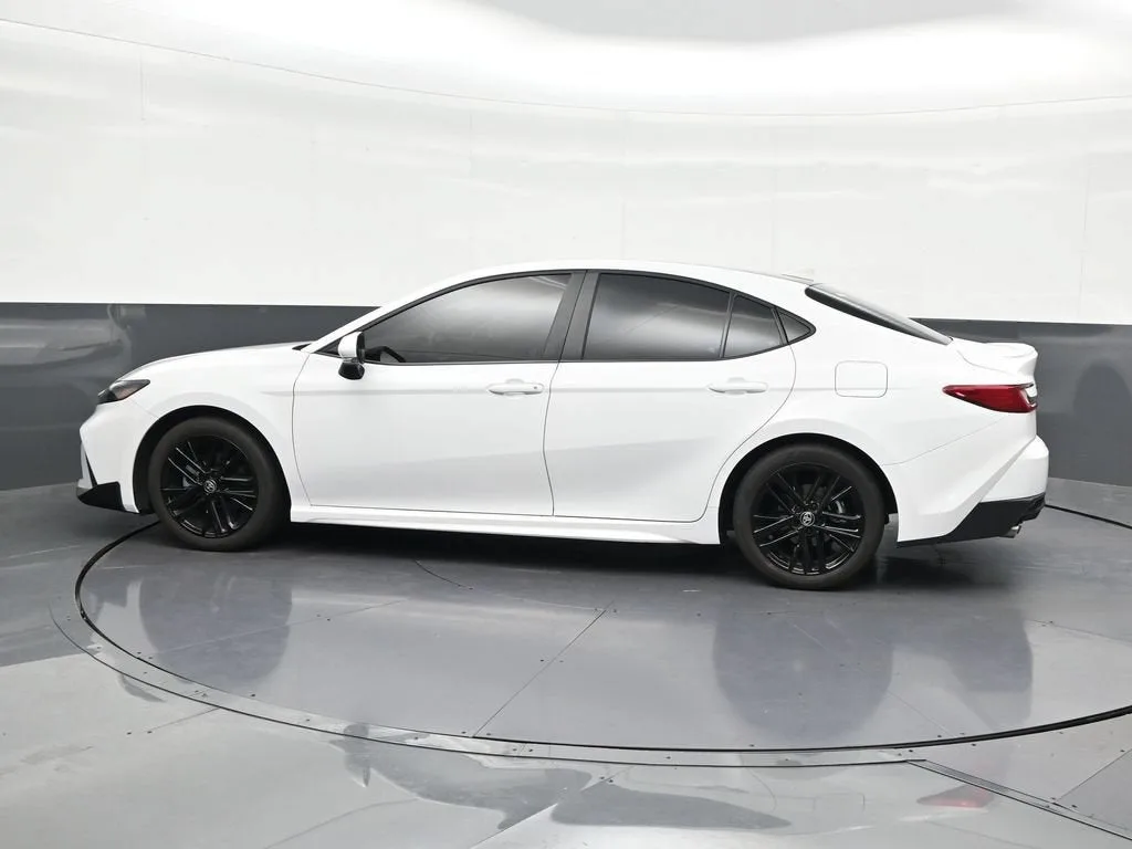 2026 Toyota Camry SE photo 2