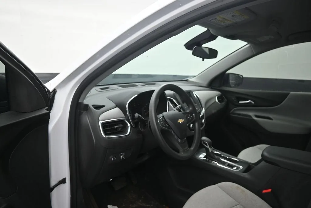 2023 Chevrolet Equinox LS photo 10