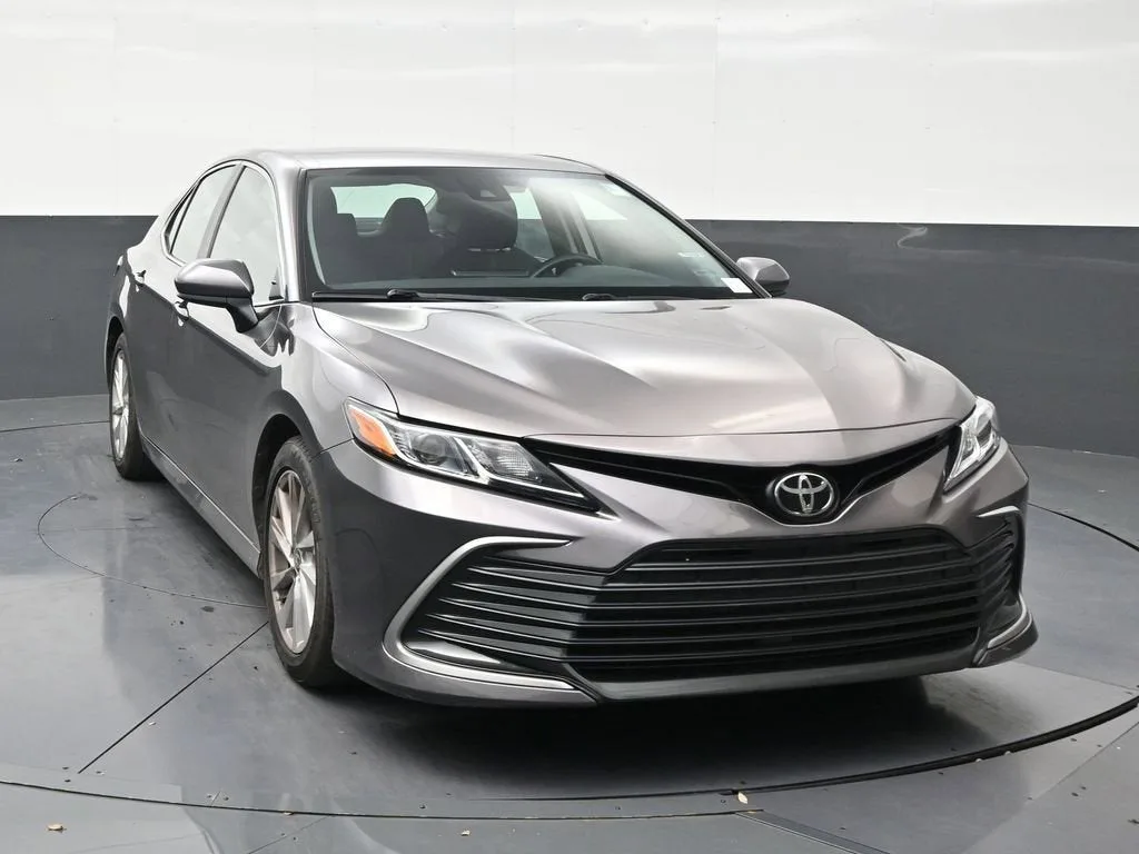 2022 Toyota Camry LE photo 7