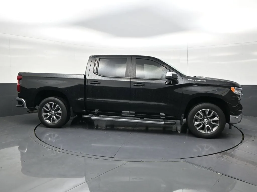 2024 Chevrolet Silverado 1500 LT photo 6