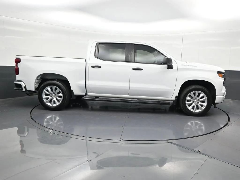 2024 Chevrolet Silverado 1500 Custom photo 7