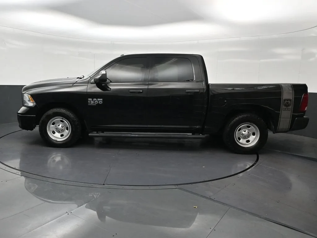 2021 RAM 1500 Classic Tradesman Crew Cab 4x2 5'7" Box photo 2