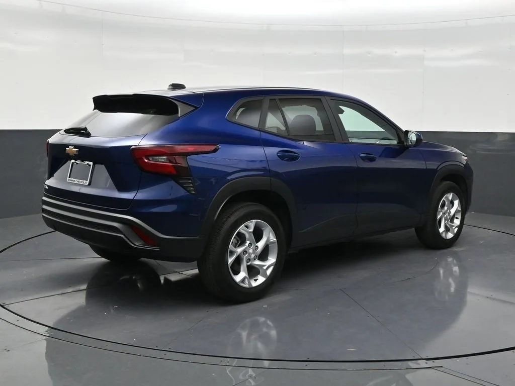 2024 Chevrolet Trax LS photo 5