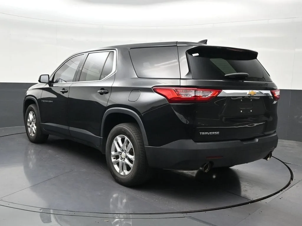 2018 Chevrolet Traverse LS photo 3