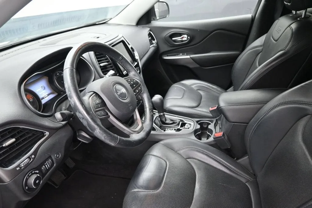 2019 Jeep Cherokee Limited FWD photo 12