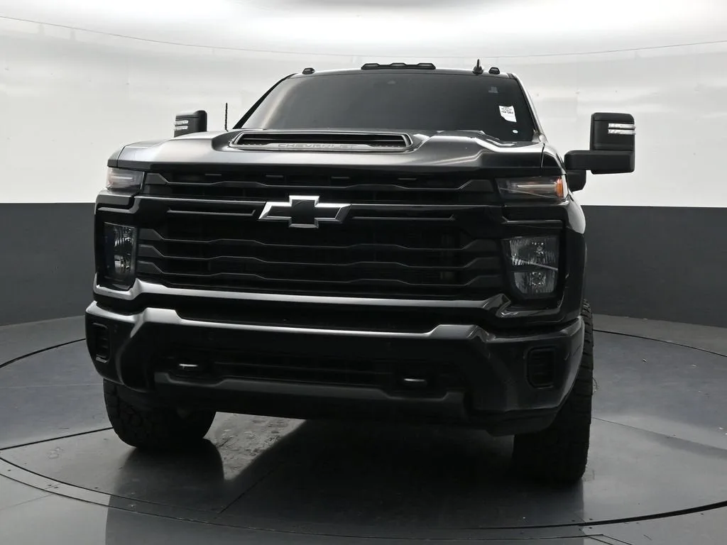 2025 Chevrolet Silverado 2500 HD Custom photo 8