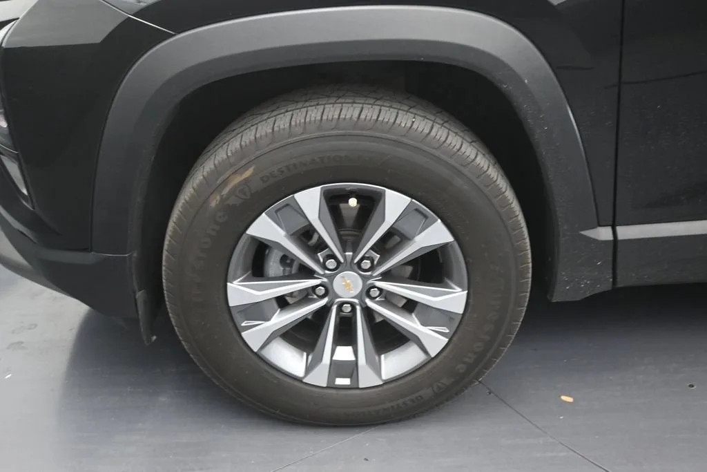 2025 Chevrolet Equinox LT photo 9