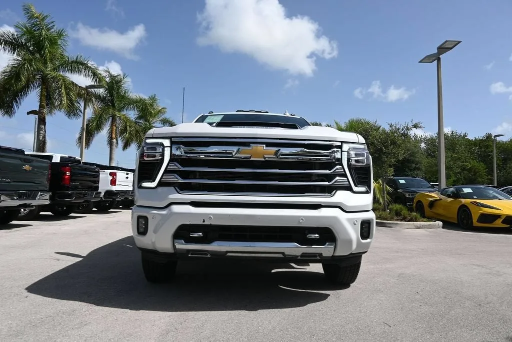 2025 Chevrolet Silverado 3500 HD High Country DRW photo 3
