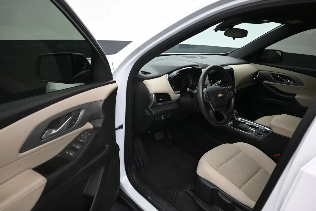 2023 Chevrolet Traverse LS photo 10