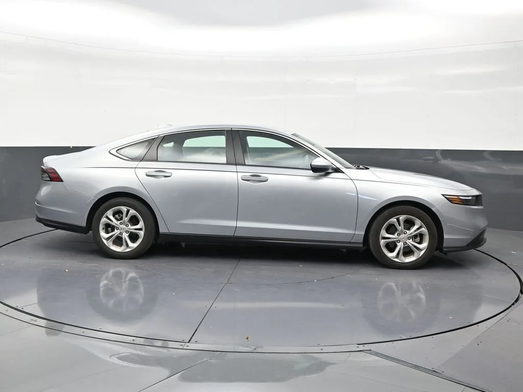2024 Honda Accord Sedan LX photo 6