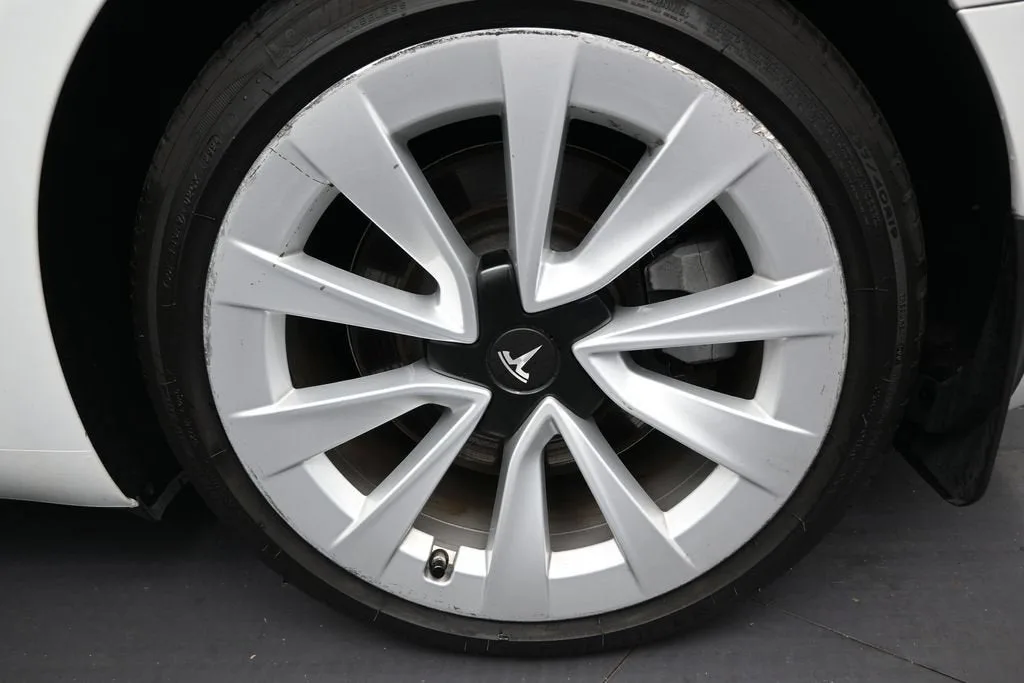 2021 Tesla Model 3 Long Range photo 9