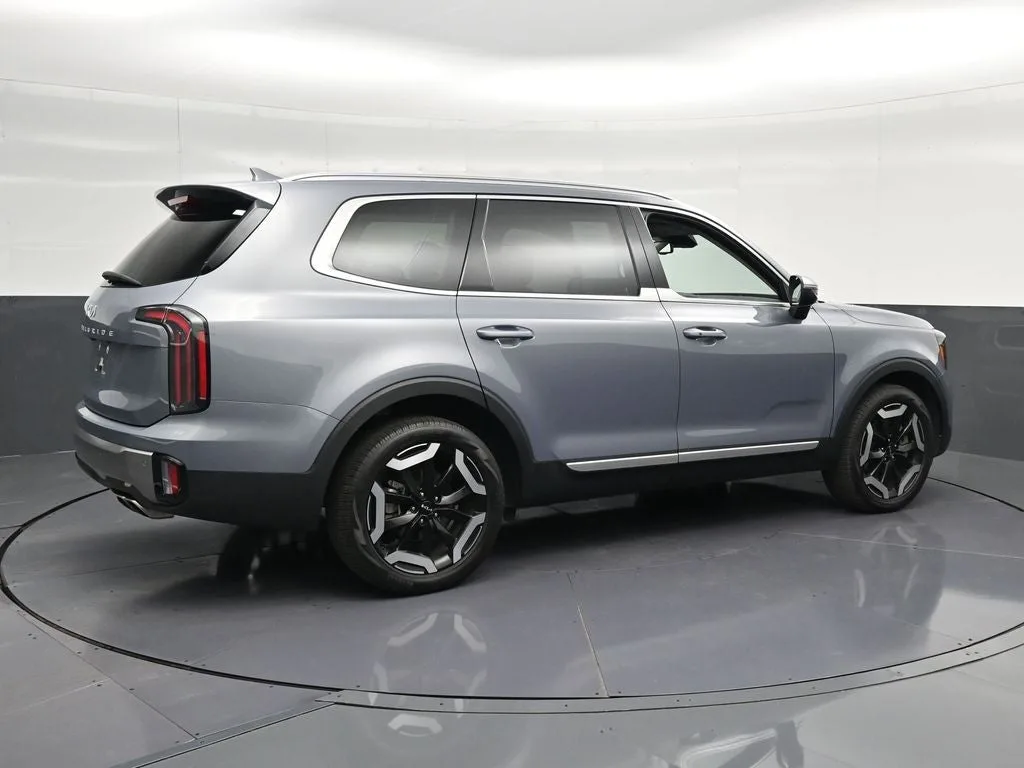 2025 Kia Telluride EX photo 3