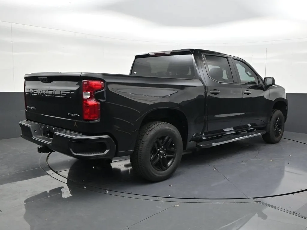 2024 Chevrolet Silverado 1500 Custom photo 5