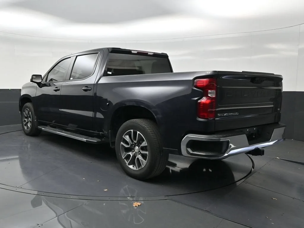 2023 Chevrolet Silverado 1500 LT photo 3