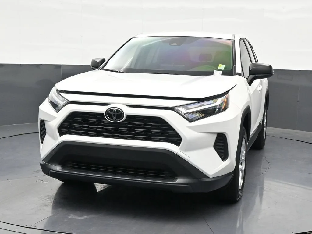 2023 Toyota RAV4 LE photo 9