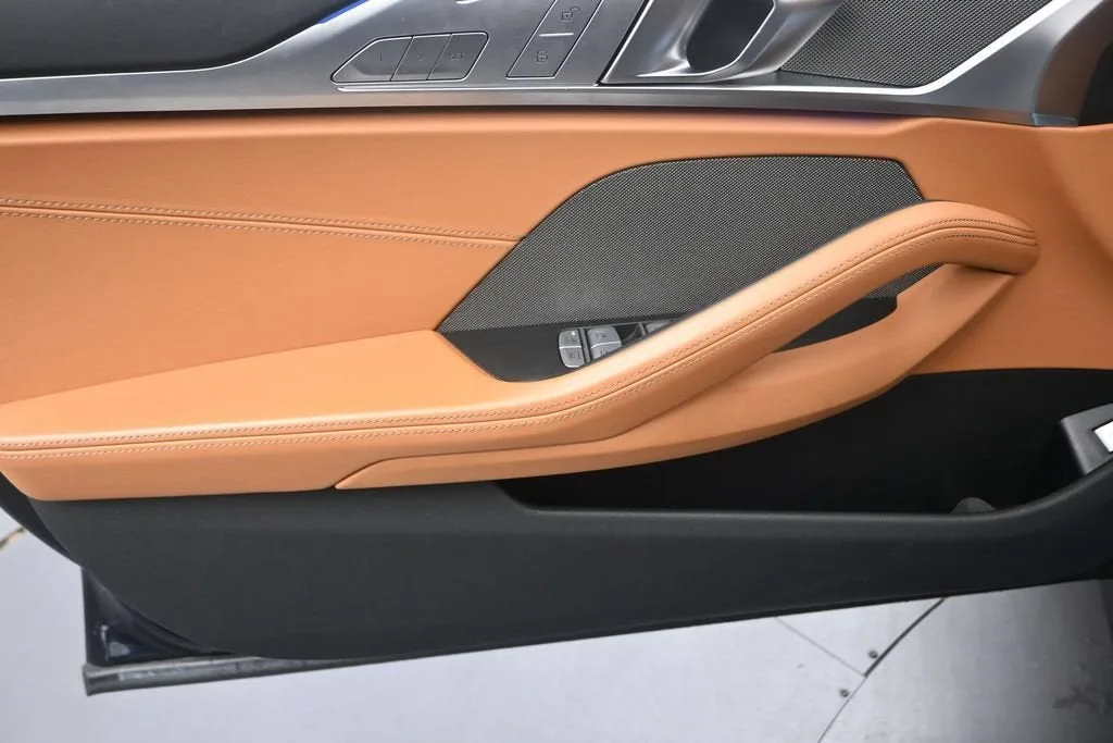 2025 BMW 8 Series M850i photo 11