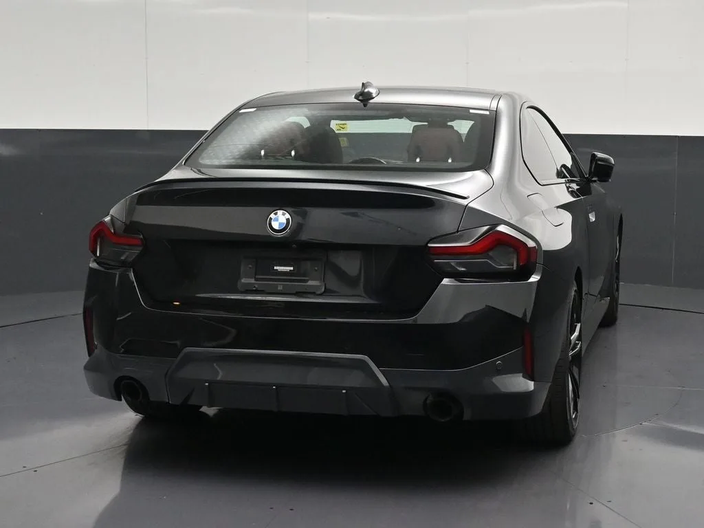 2022 BMW 2 Series 230i photo 2