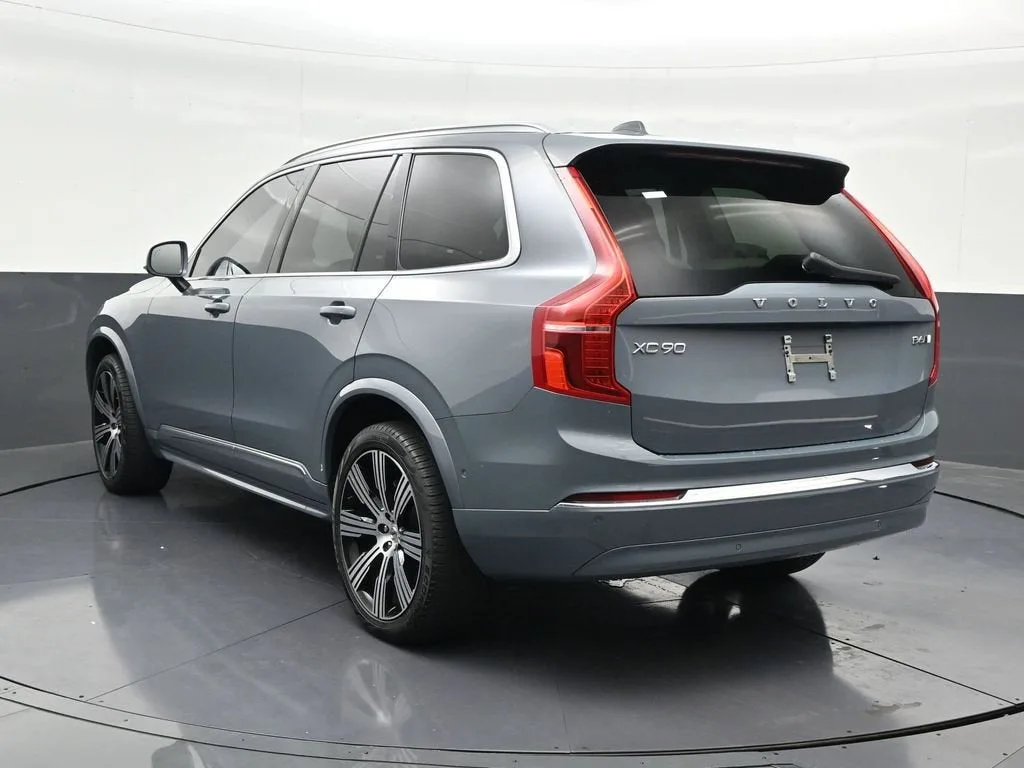 2023 Volvo XC90 B6 Ultimate 7-Seater photo 3
