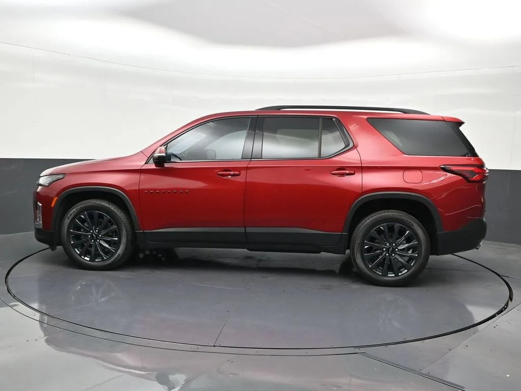 2023 Chevrolet Traverse RS photo 2