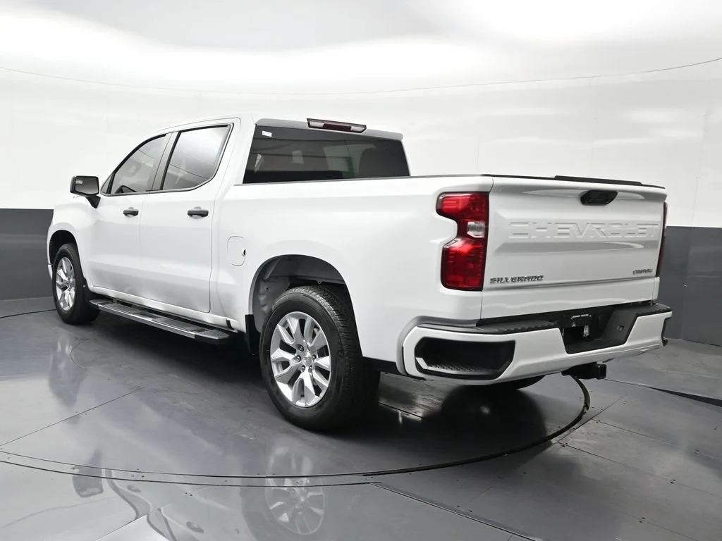 2024 Chevrolet Silverado 1500 Custom photo 3