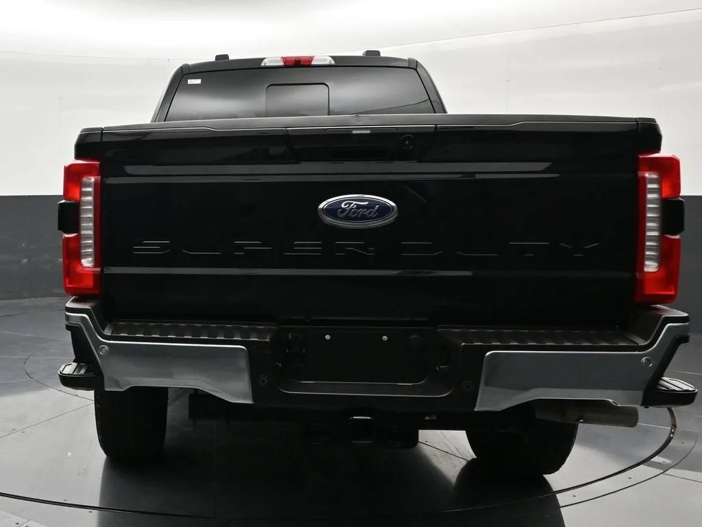 2025 Ford F-250 LARIAT photo 4