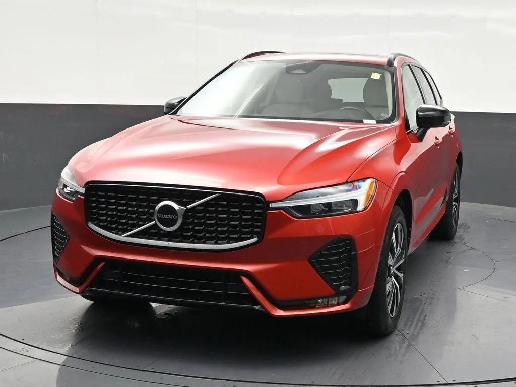 2024 Volvo XC60 B5 Core Dark Theme photo 9