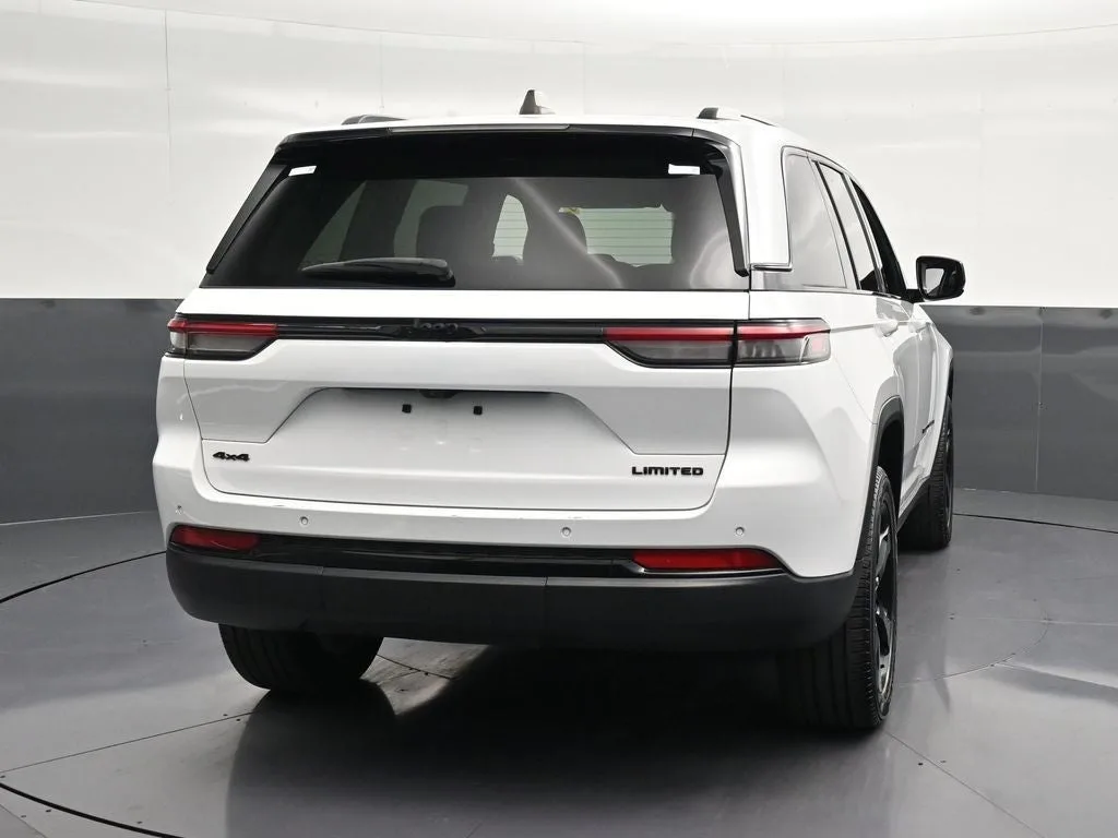 2024 Jeep Grand Cherokee Limited photo 2
