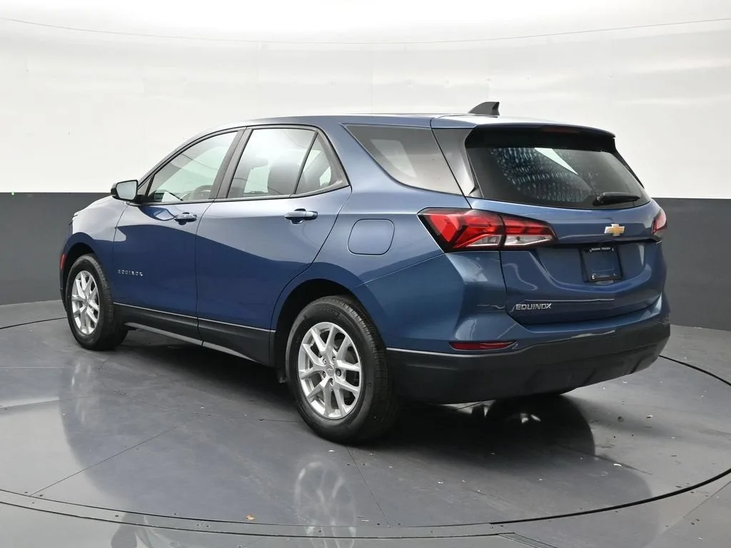 2024 Chevrolet Equinox LS photo 3