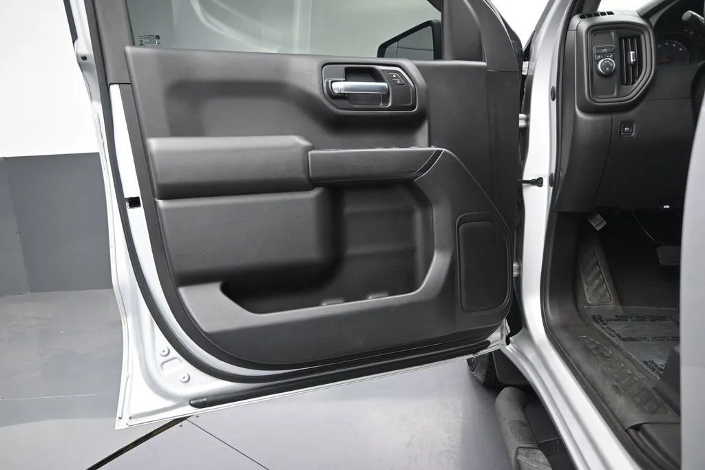 2021 Chevrolet Silverado 1500 Custom photo 11