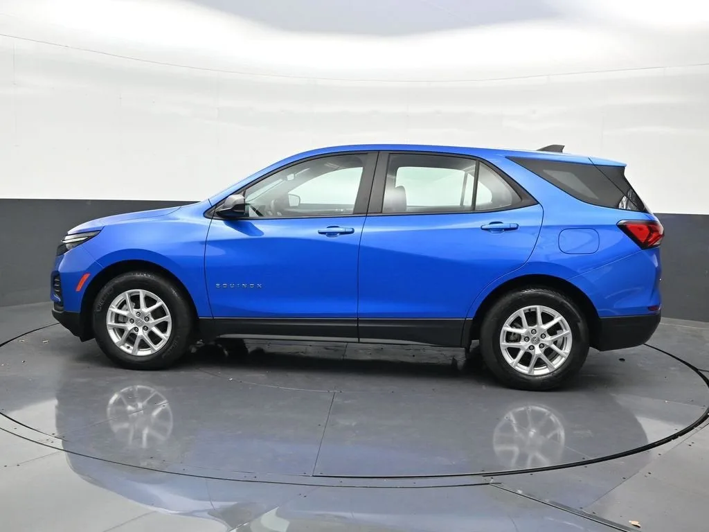 2024 Chevrolet Equinox LS photo 2