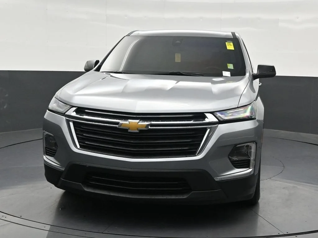 2023 Chevrolet Traverse LS photo 9