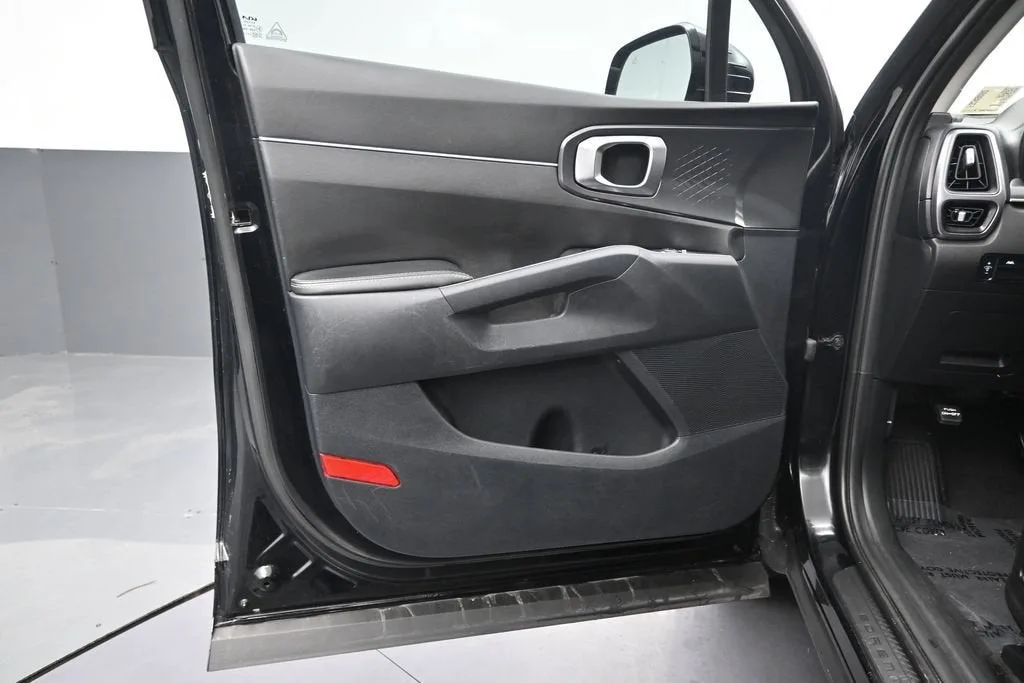 2023 Kia Sorento S photo 11