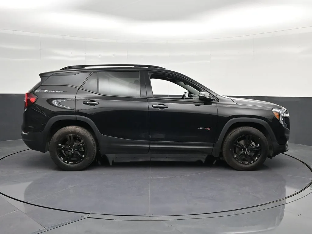 2023 GMC Terrain AT4 photo 4