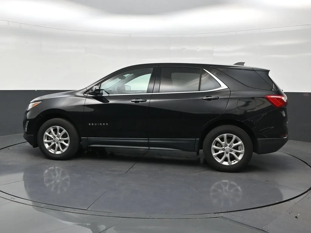2020 Chevrolet Equinox LT photo 2