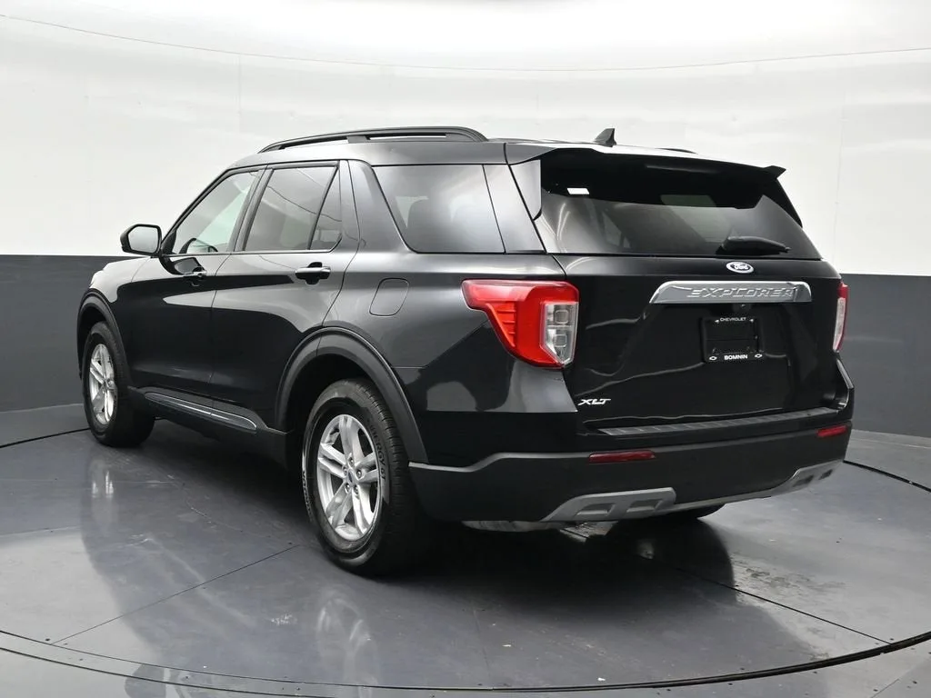 2024 Ford Explorer XLT photo 3