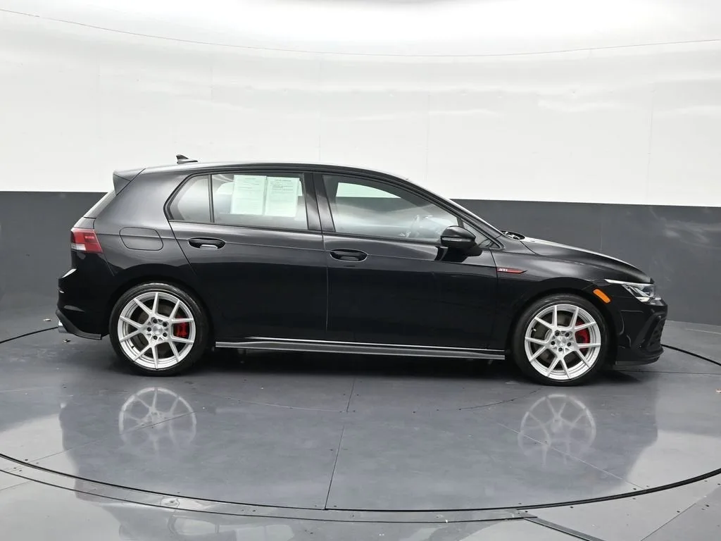 2022 Volkswagen Golf GTI 2.0T S photo 6