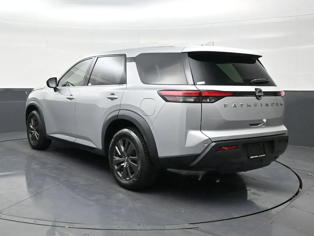 2022 Nissan Pathfinder S 2WD photo 3