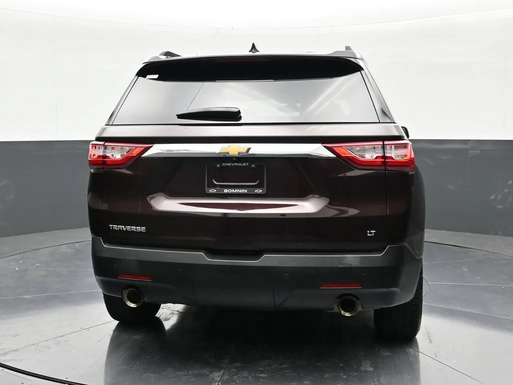 2021 Chevrolet Traverse LT Leather photo 4