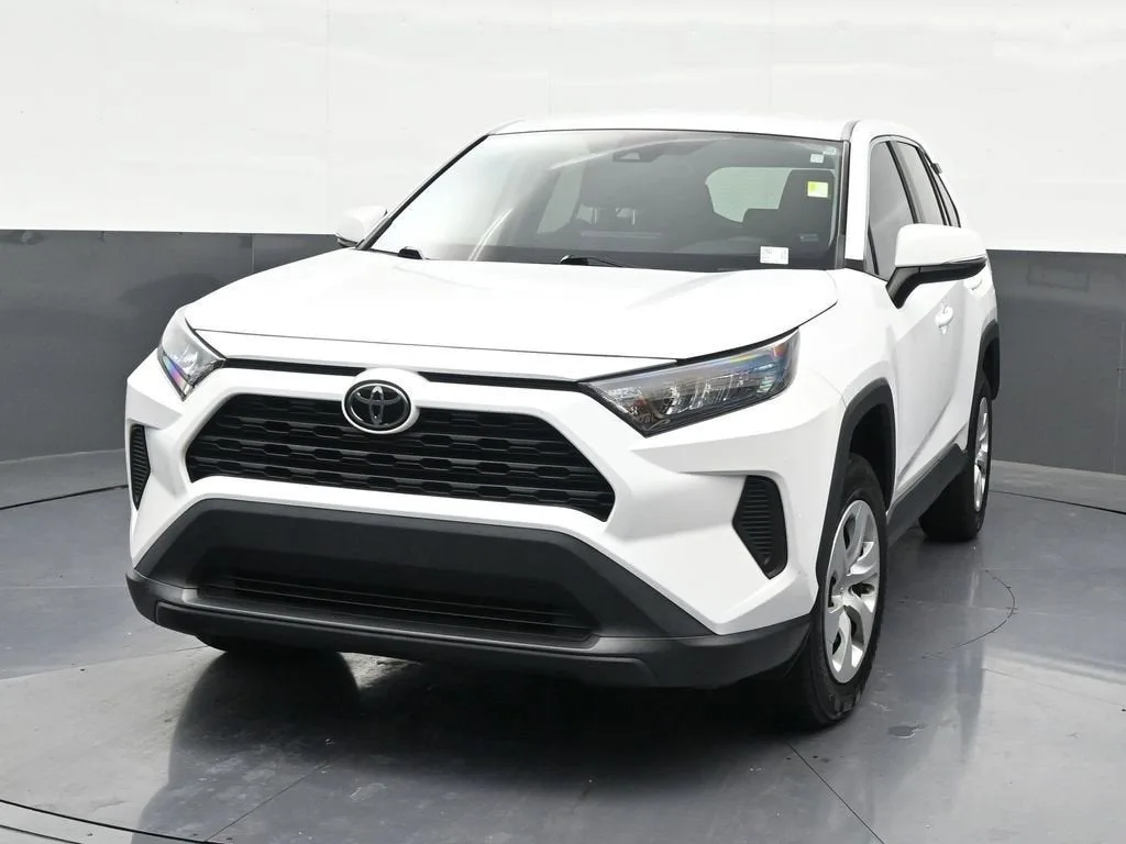 2022 Toyota RAV4 LE photo 9
