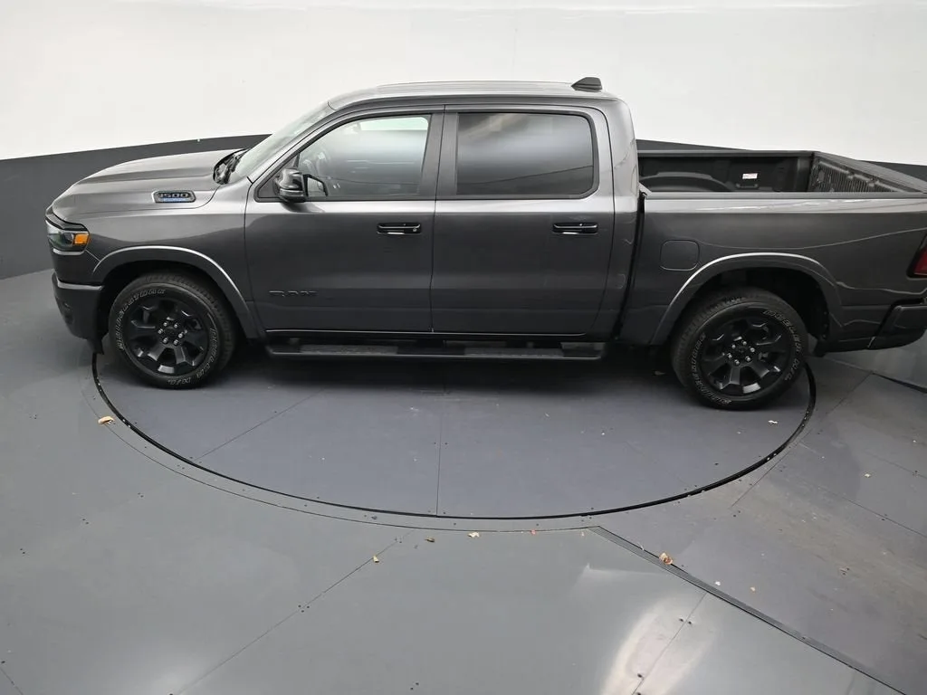 2025 RAM 1500 Big Horn Crew Cab 4x2 5'7" Box photo 10