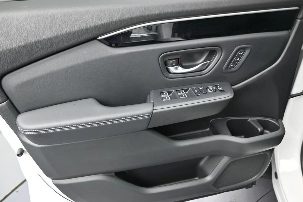 2024 Honda Pilot EX-L 7 Passenger photo 10