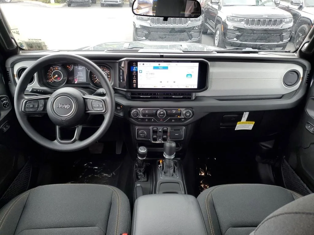 2025 Jeep Gladiator Nighthawk photo 12