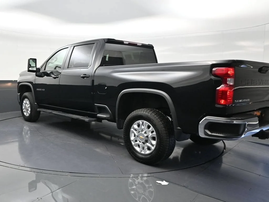 2024 Chevrolet Silverado 2500 HD LT photo 3