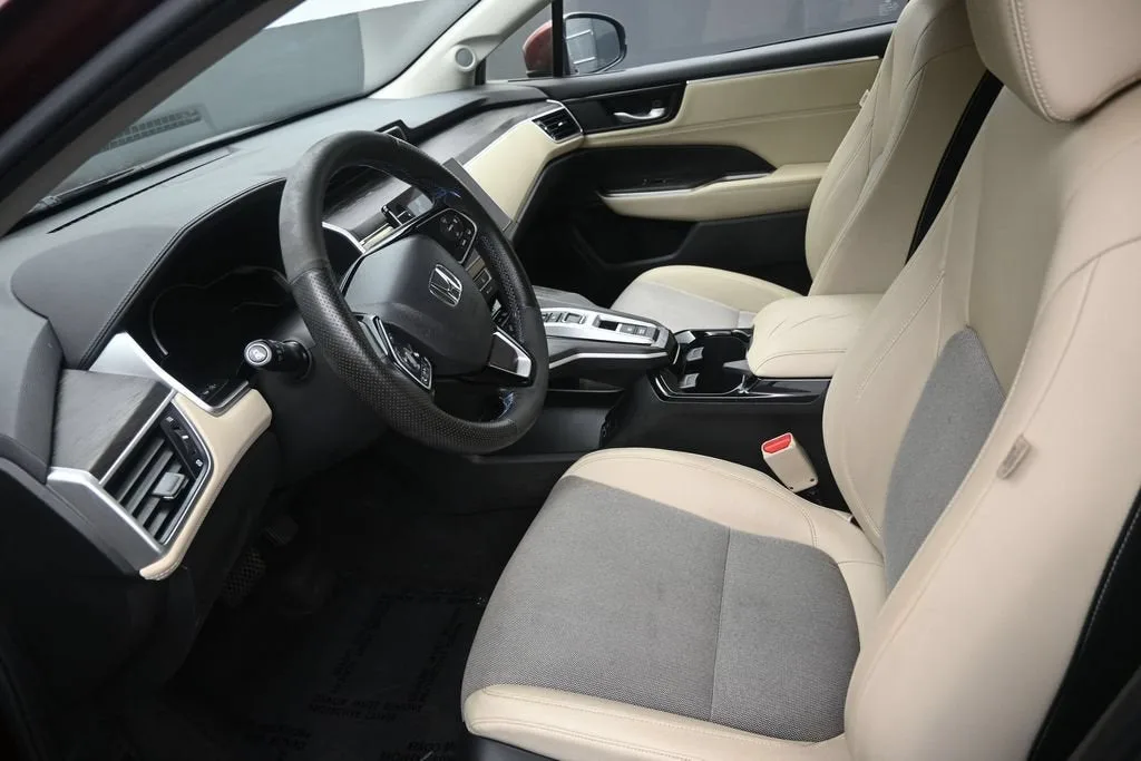 2018 Honda Clarity Plug-In Hybrid 4DR SDN photo 11